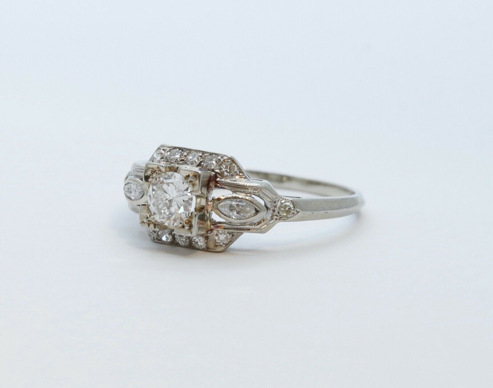 Art Deco 18K White Gold Diamonds Ring