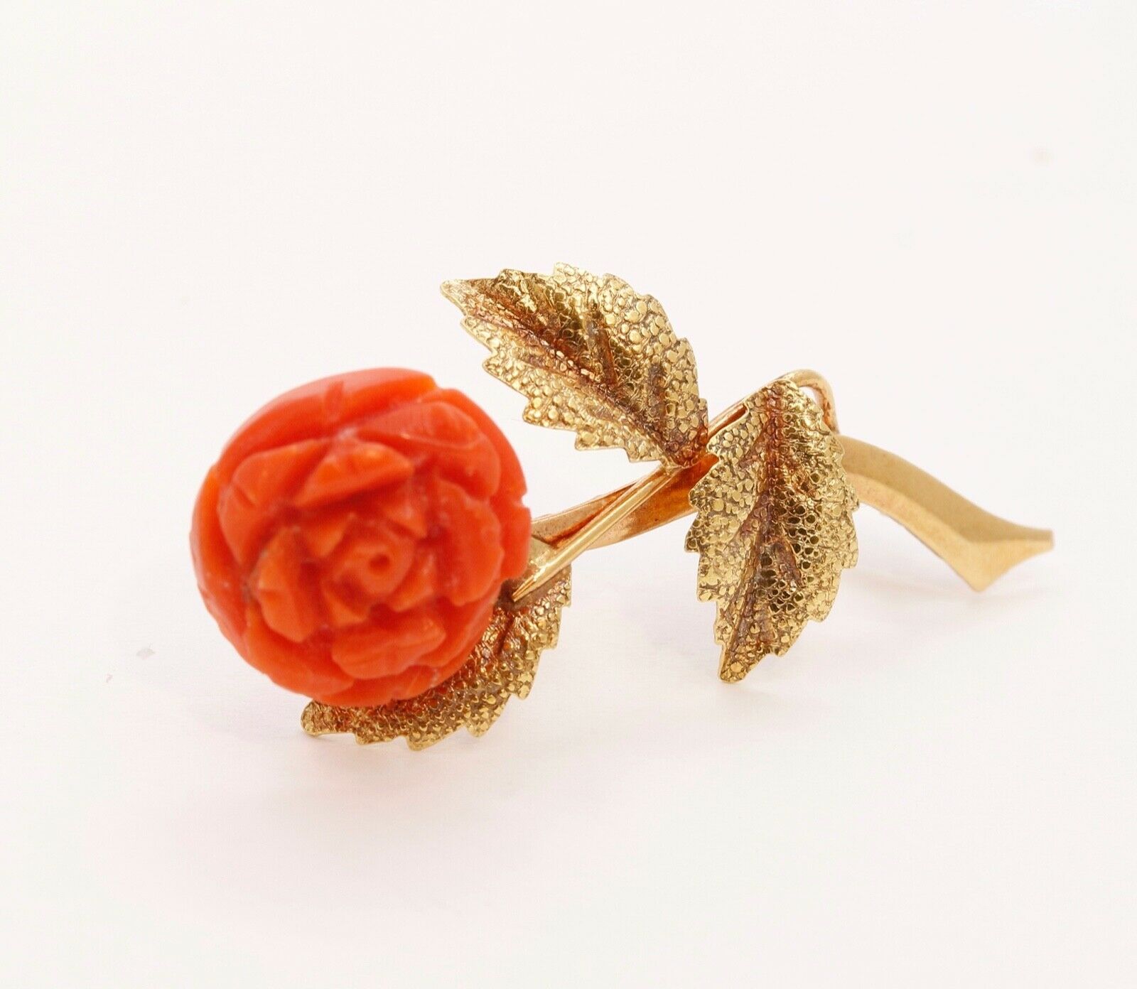 Italian Vintage Rose Red Coral 18K Yellow Gold Brooch Pin