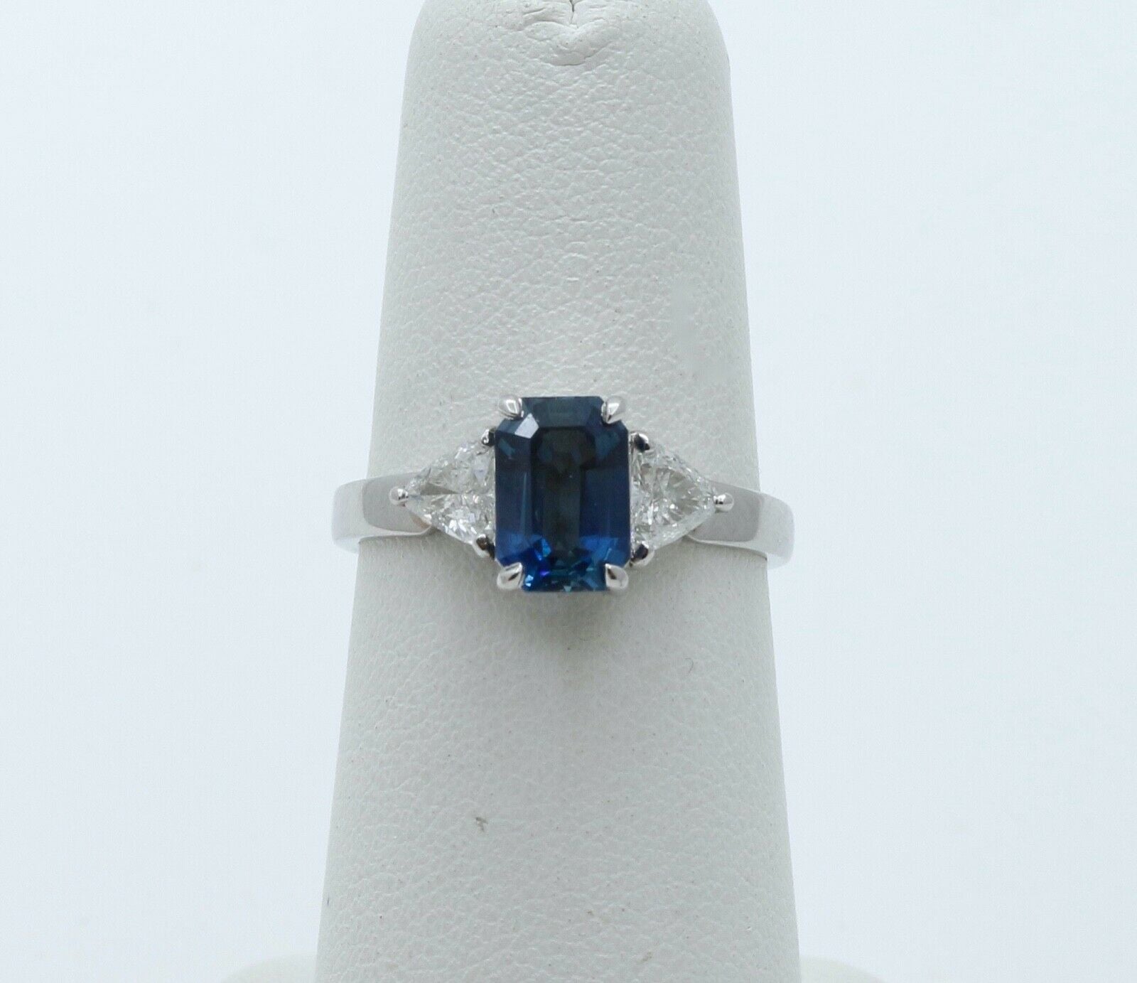 Vintage Ladies Blue Sapphire Diamonds Platinum Ring