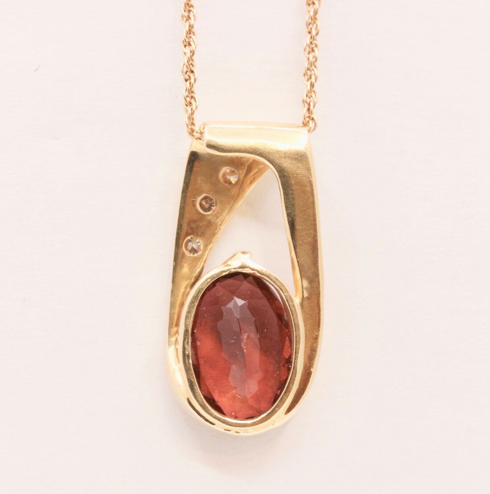 Elegant Tourmaline Diamonds 14K Yellow Gold Pendant and Chain