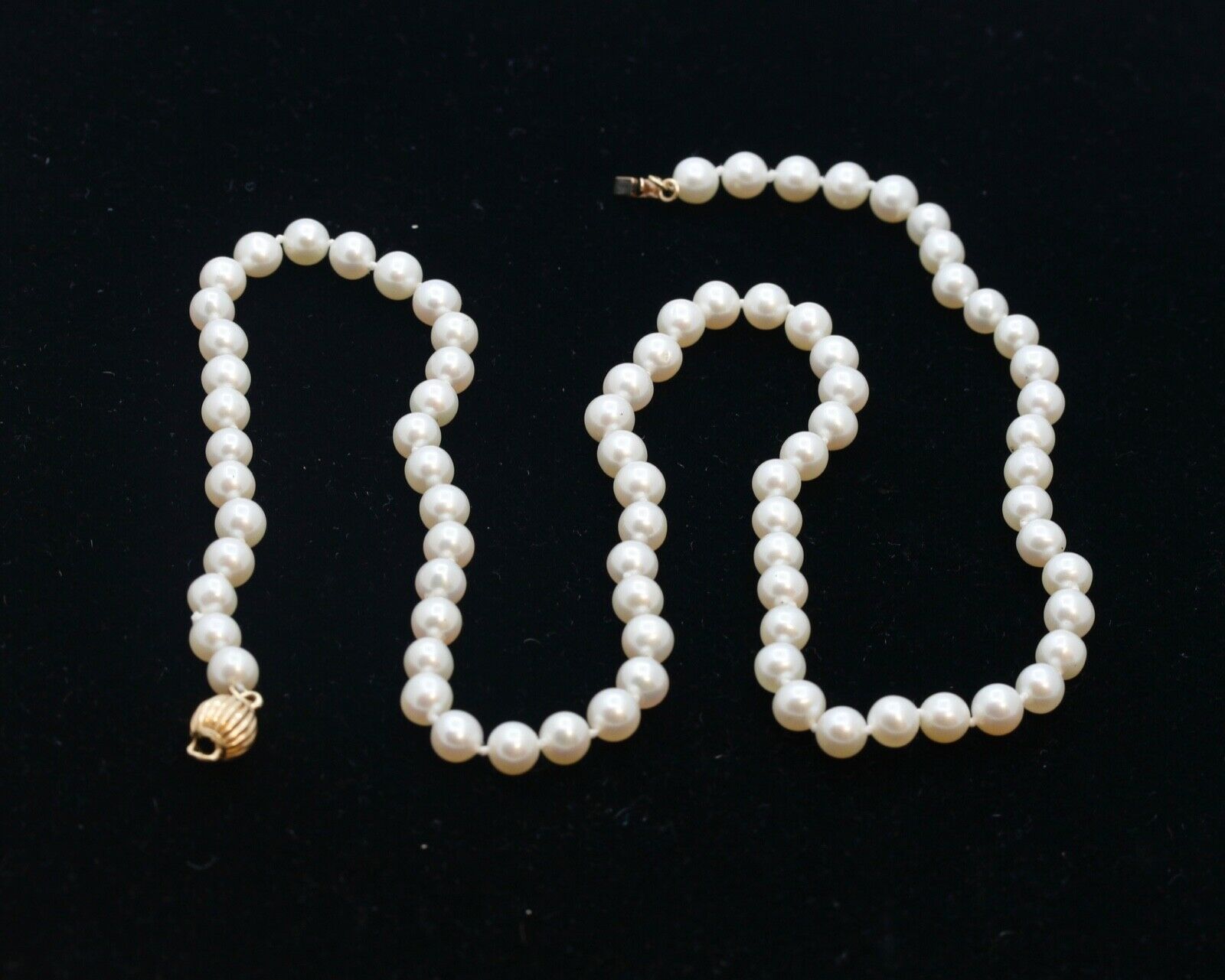 Vintage Single Strand Pearl 14K Yellow Gold Clasp Necklace