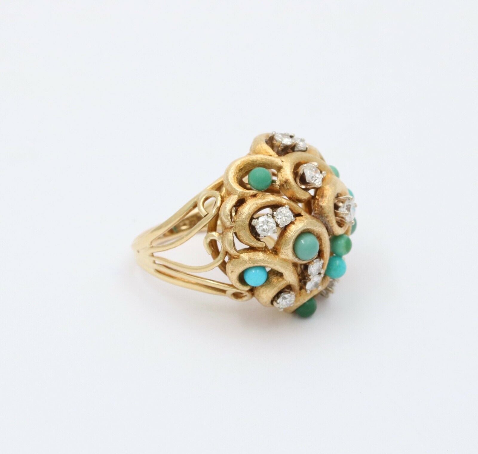Colorful Vintage 18K Yellow Gold Diamonds Turquoise Cluster Ring