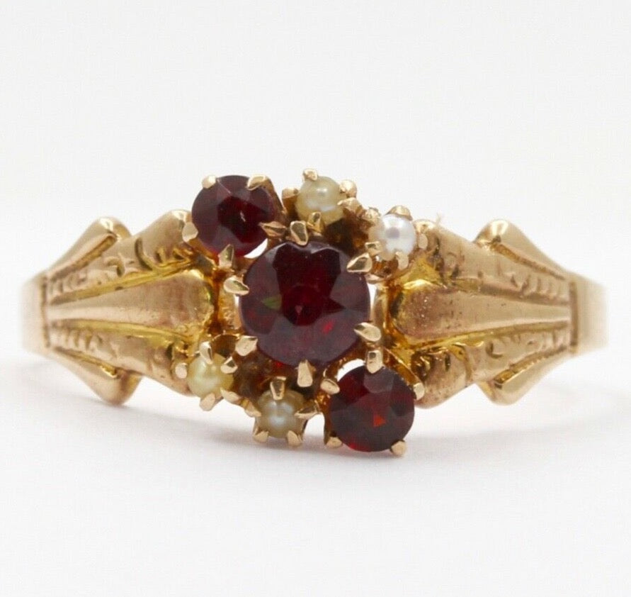 Art Nouveau White, Wile & Warner Garnets Seed Pearls 14K Yellow Gold Ring