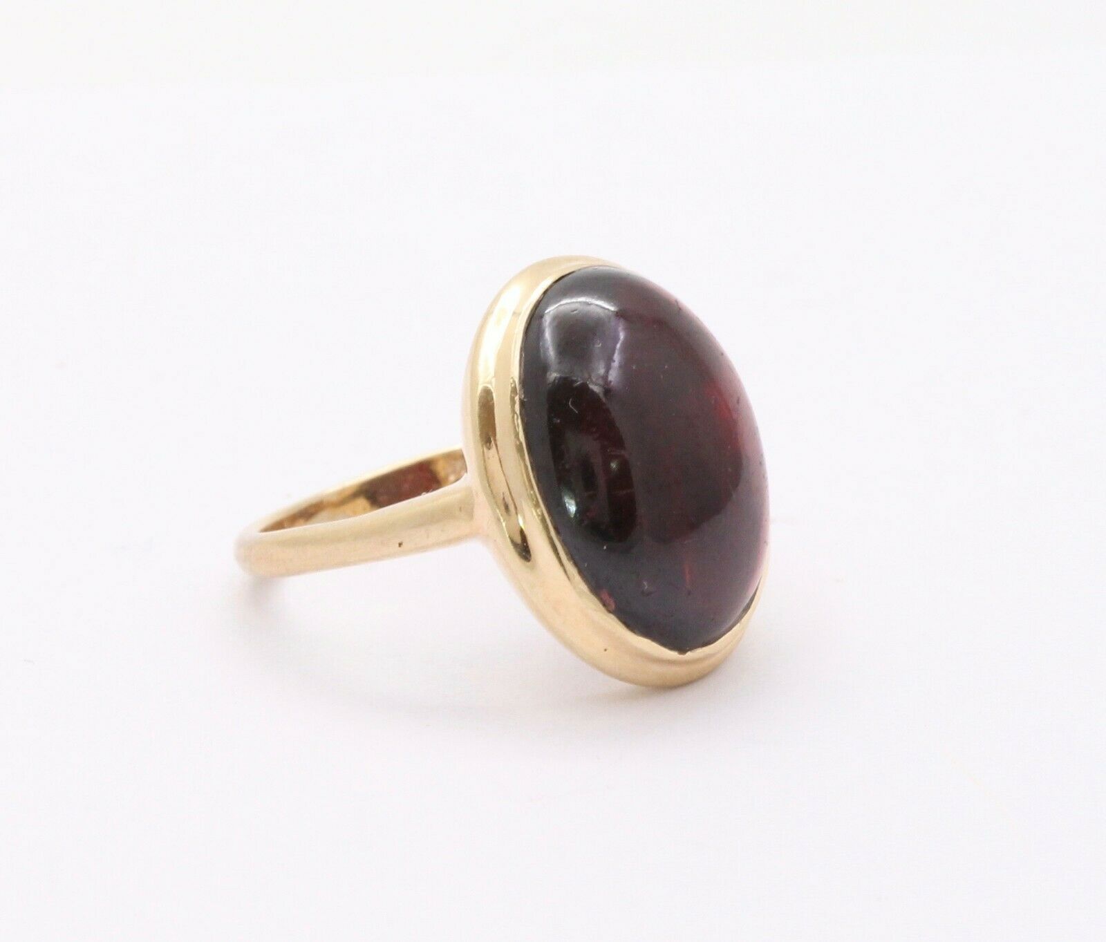 Vintage 14K Yellow Gold Natural Red Garnet Cabochon Ring
