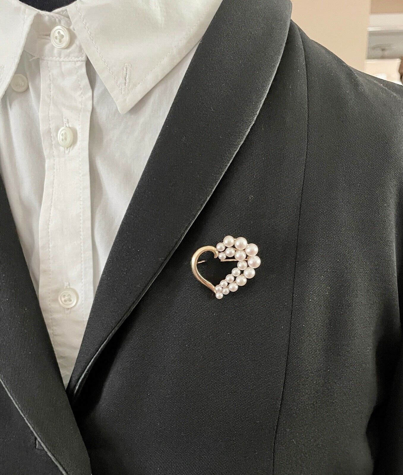 Mikimoto Heart 18K Yellow Gold Akoya Pearls Brooch Pin