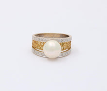 Load image into Gallery viewer, Vintage 18K Gold Pearl &amp; Diamond Ring.
