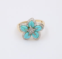 Load image into Gallery viewer, Vintage 18K Yellow Gold Turquoise &amp; Diamond Flower RIng , Cocktail Ring
