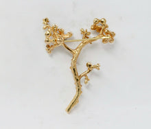 Load image into Gallery viewer, Vintage 14K Yellow Gold Pearl Branch Brooch
