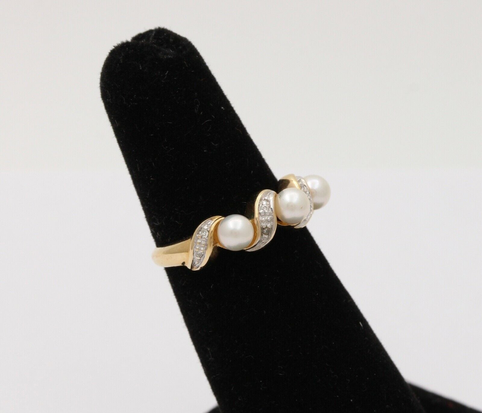 Vintage 14K Yellow White Gold Pearls Diamonds Ring