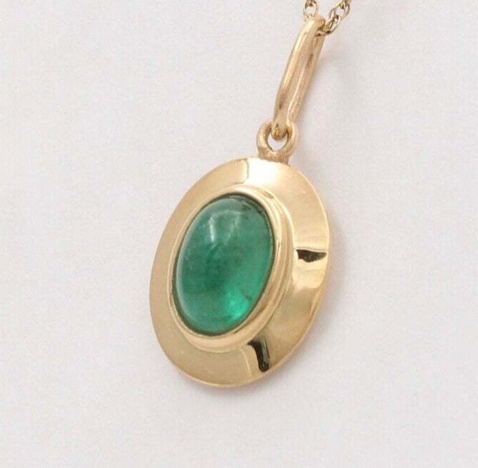 Beautiful Emerald 18K Yellow Gold Pendant