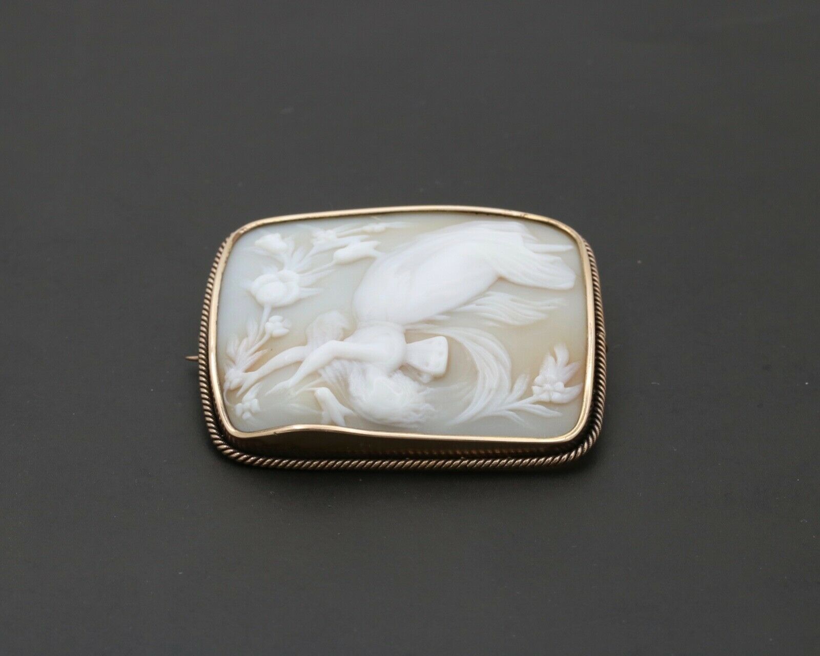 Vintage Large 14K Yellow Gold Fairy Tail or Dancing Woman Shell Cameo Brooch