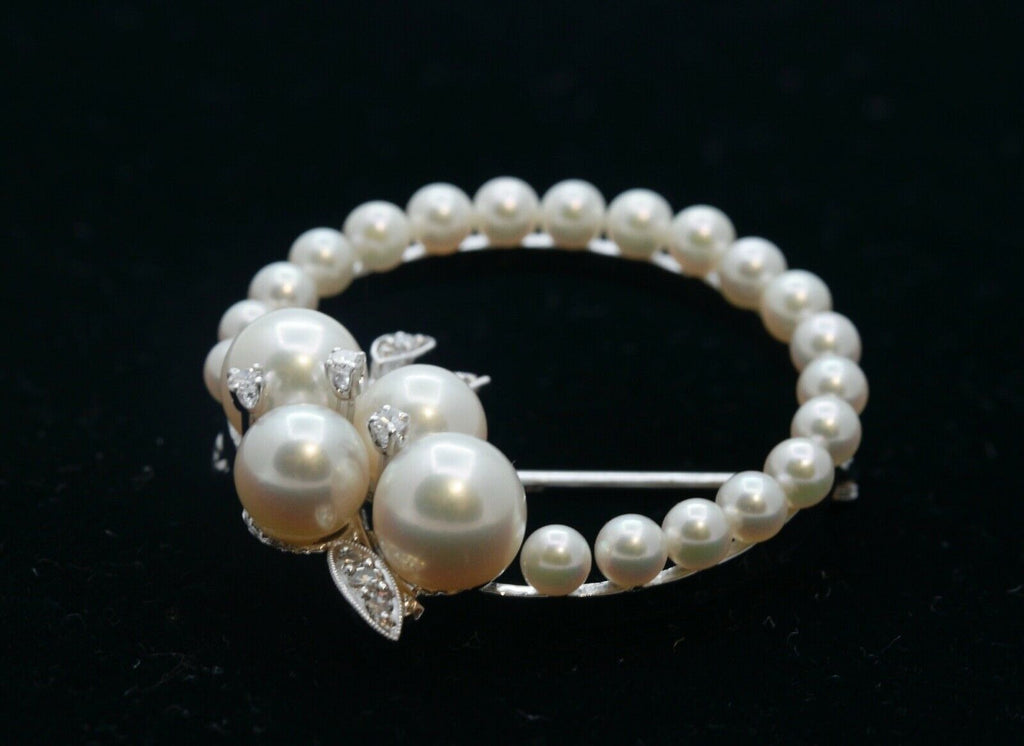 Elegant Ladies Vintage 14K White Gold Pearls Diamonds Brooch Pin