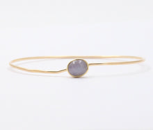 Load image into Gallery viewer, Vintage Star Sapphire 18K Yellow Gold Bangle
