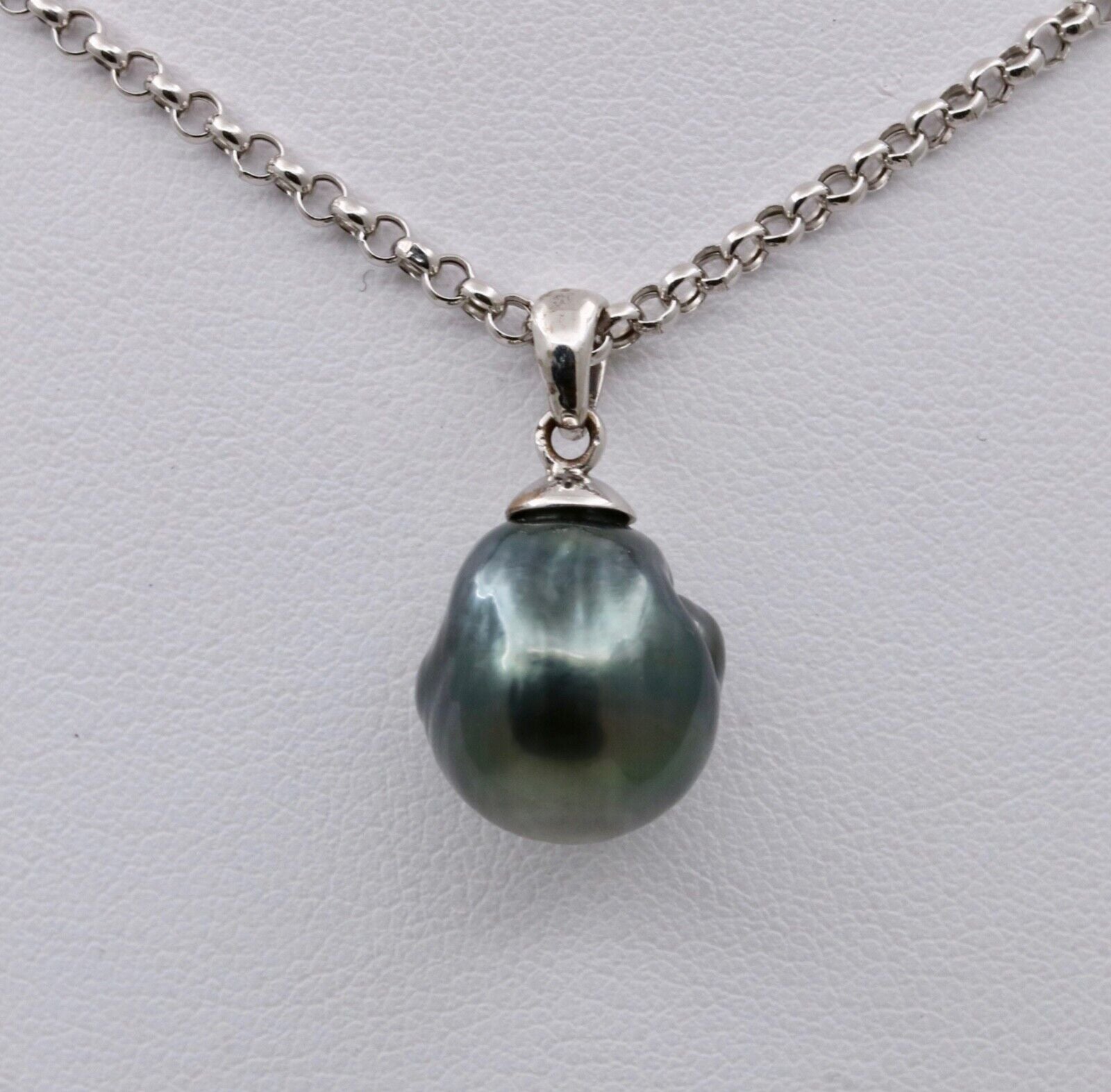 Vintage Tahitian Black Pearl Pendant and Chain 14K White Gold