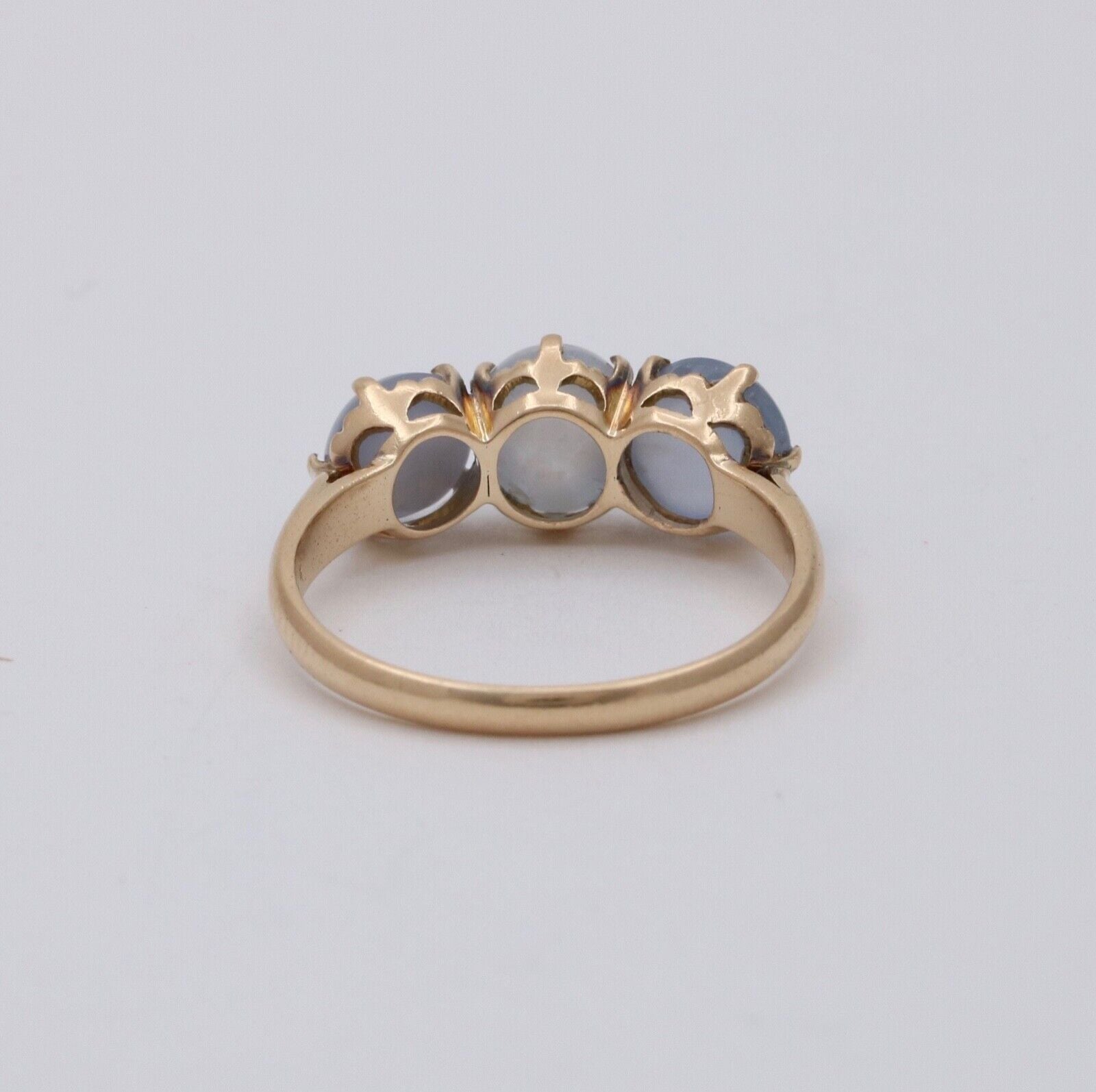 Vintage 18K Gold Star Sapphire Three Stone Ring, Stacking Ring Band