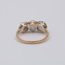 Load image into Gallery viewer, Vintage 18K Gold Star Sapphire Three Stone Ring, Stacking Ring Band
