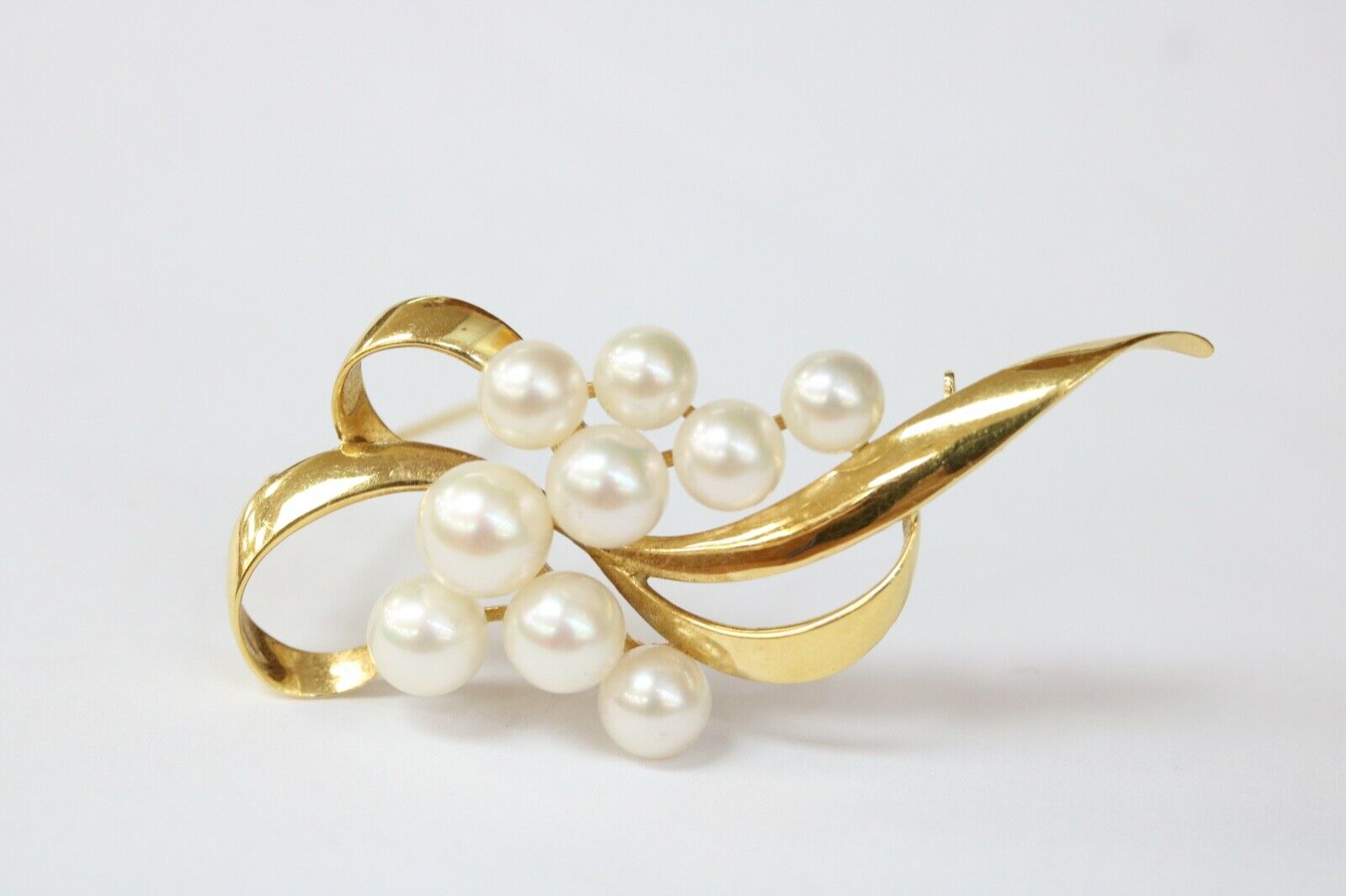 Vintage Mikimoto 18K Yellow Gold Akoya Pearls Brooch
