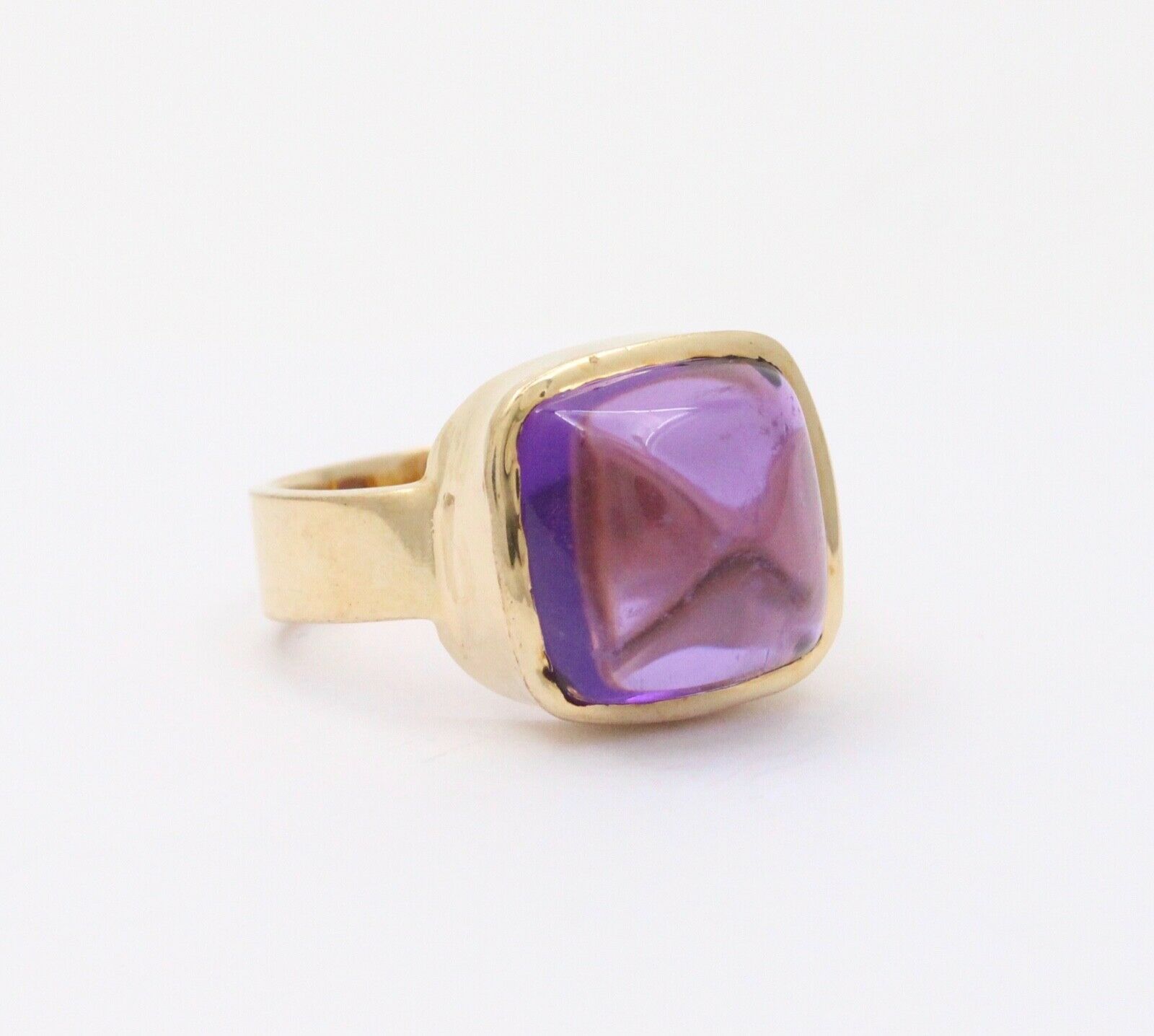 Vintage Cabochon Cut Amethyst 14K Yellow Gold Ring