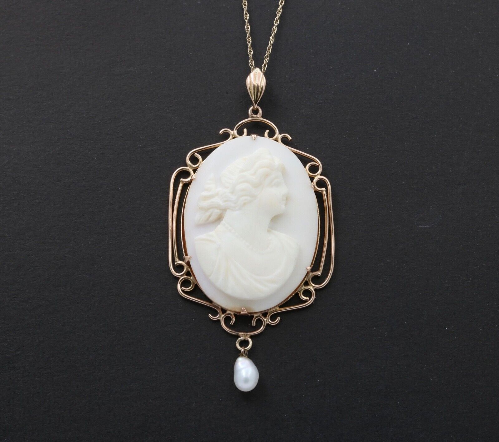 Antique Carved Cameo 14K Yellow Gold Pearl Pendant.