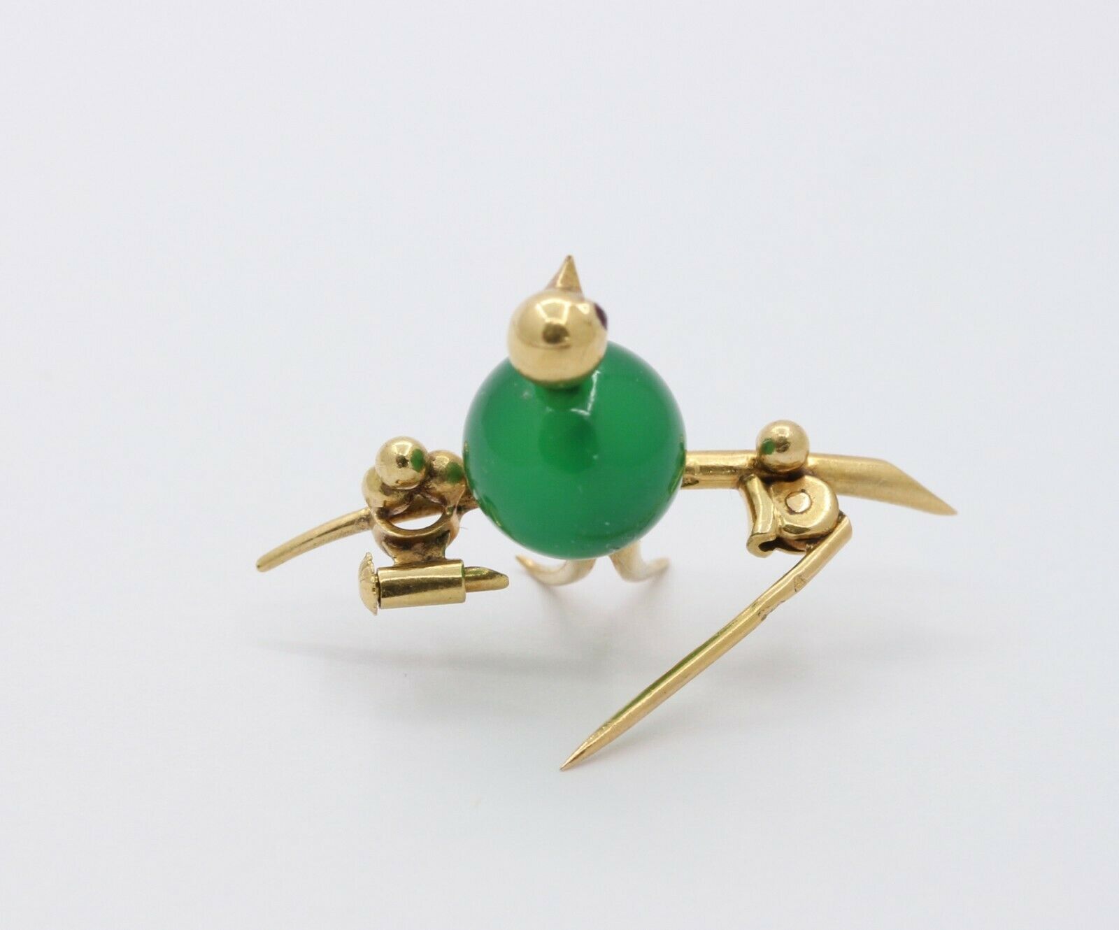 Vintage 14K Yellow Gold Chalcedony Bird Brooch