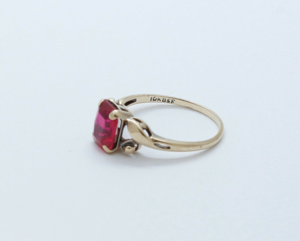 Vintage Ladies Synthetic Ruby 10K Yellow Gold Ring