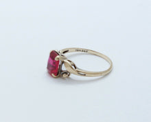 Load image into Gallery viewer, Vintage Ladies Synthetic Ruby 10K Yellow Gold Ring
