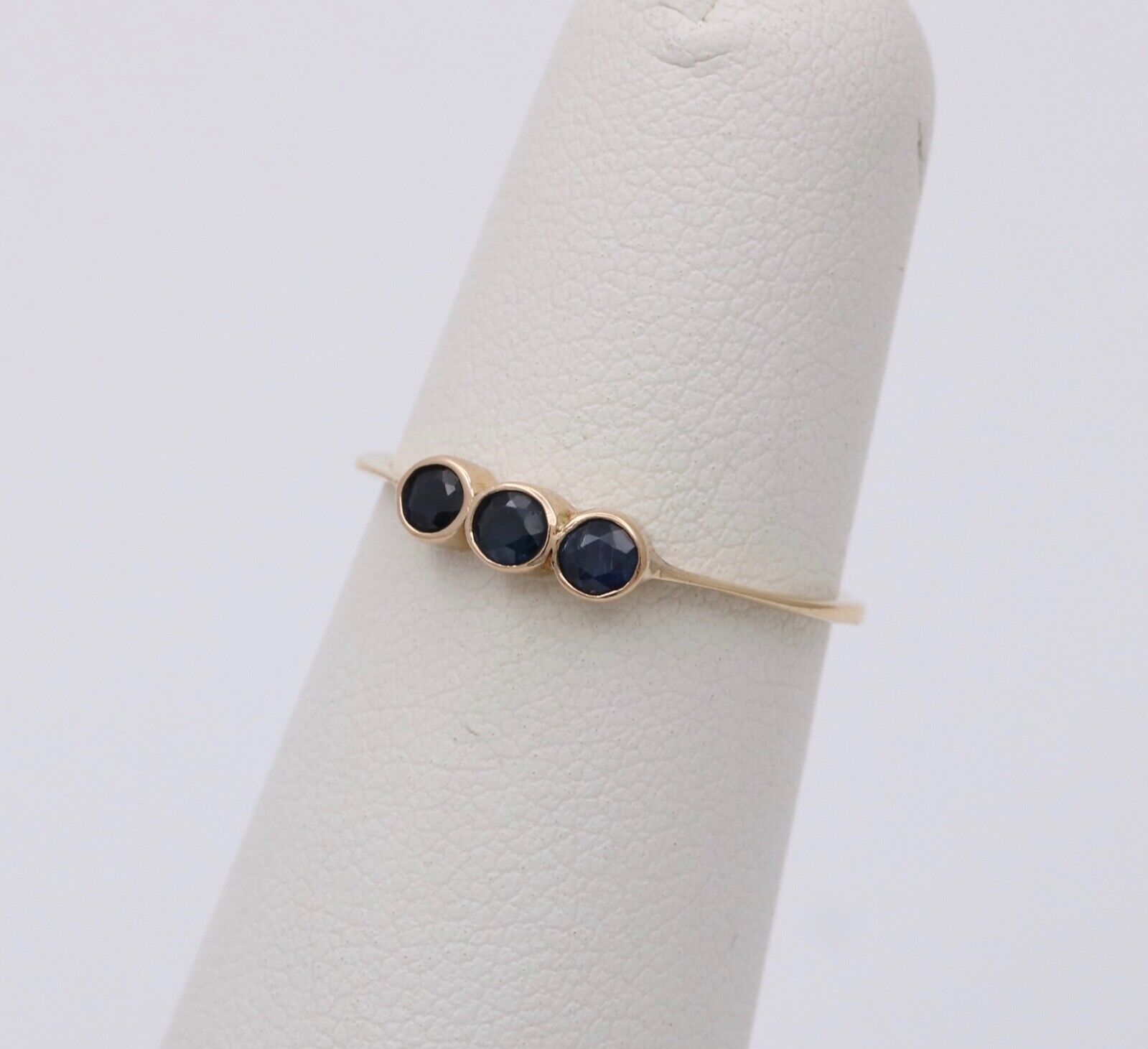 Vintage 14K Yellow Gold Sapphire Three Stone Ring Band