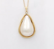 Load image into Gallery viewer, Vintage Mabe Pearl 14K Yellow Gold Pendant
