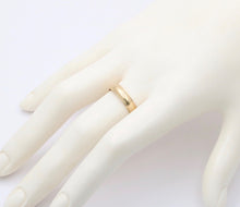 Load image into Gallery viewer, Vintage 14K Yellow Gold Wedding Band Ring, Stacking Band.
