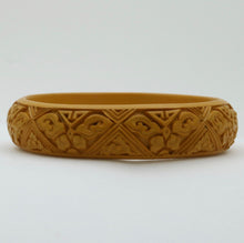 Load image into Gallery viewer, Vintage Yellow Carved Cinnabar Bangle, Bracelet.
