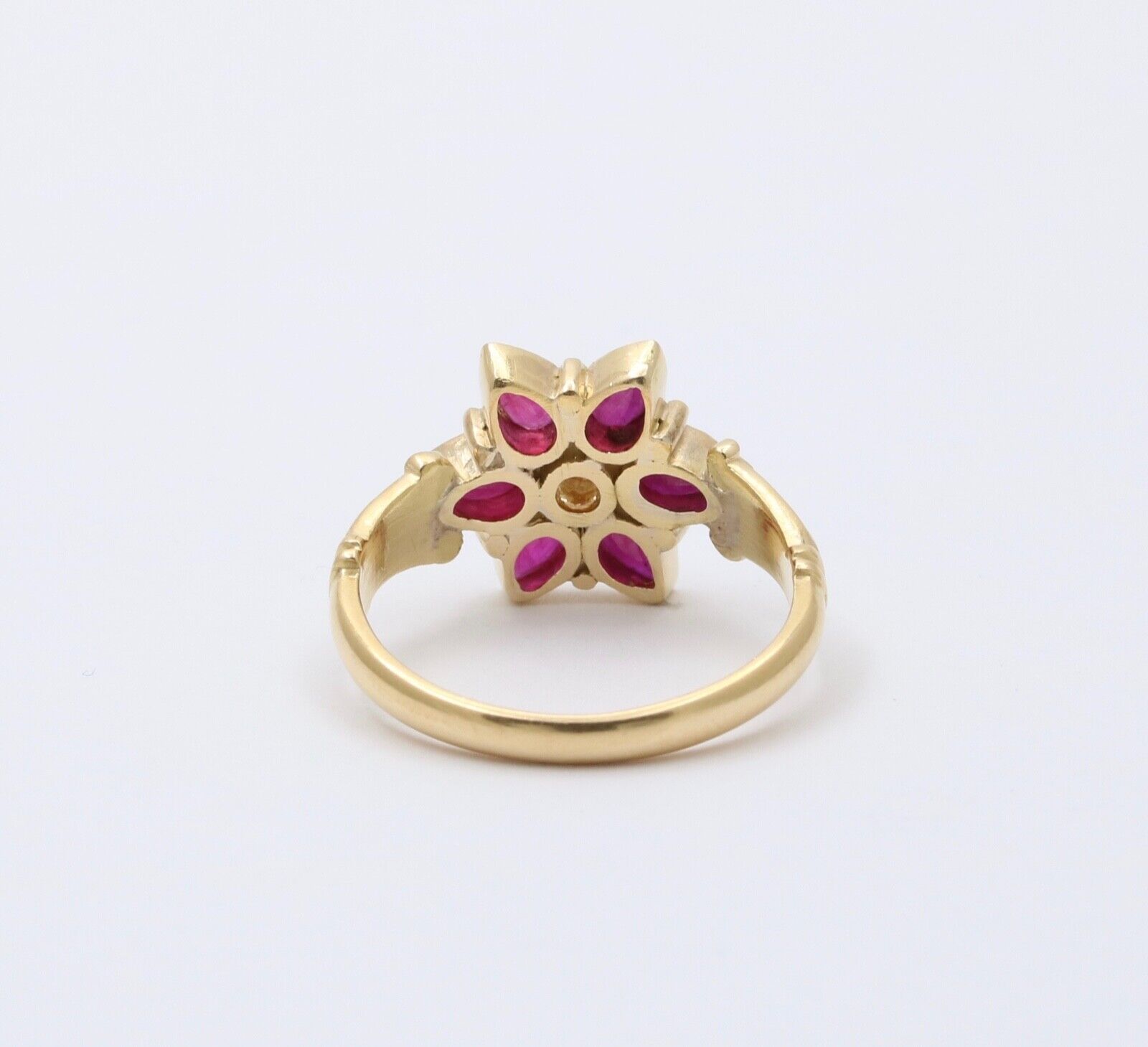 Vintage Flower Rubies Diamond 18K Yellow Gold Ring