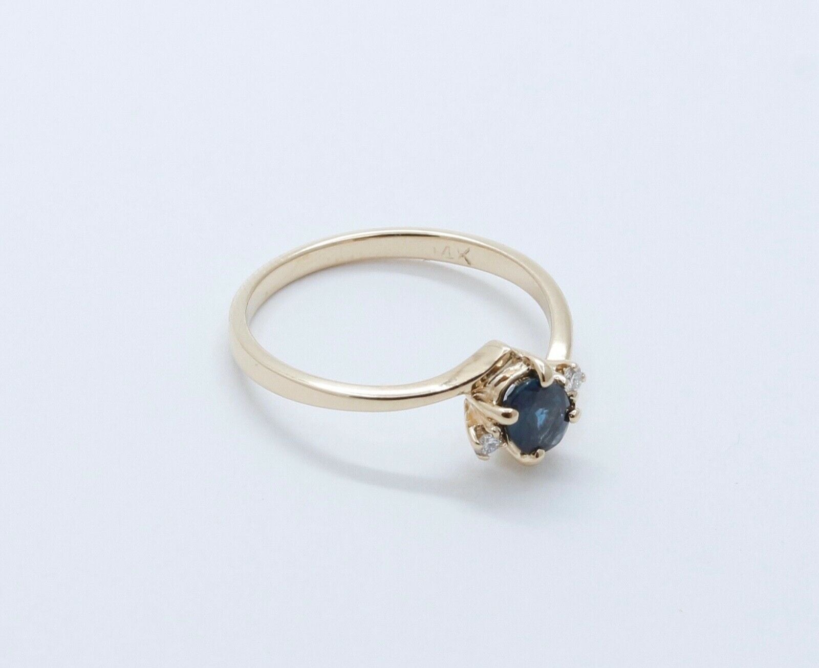 Vintage Bypass Blue Sapphire Diamonds 18K Yellow Gold Ring