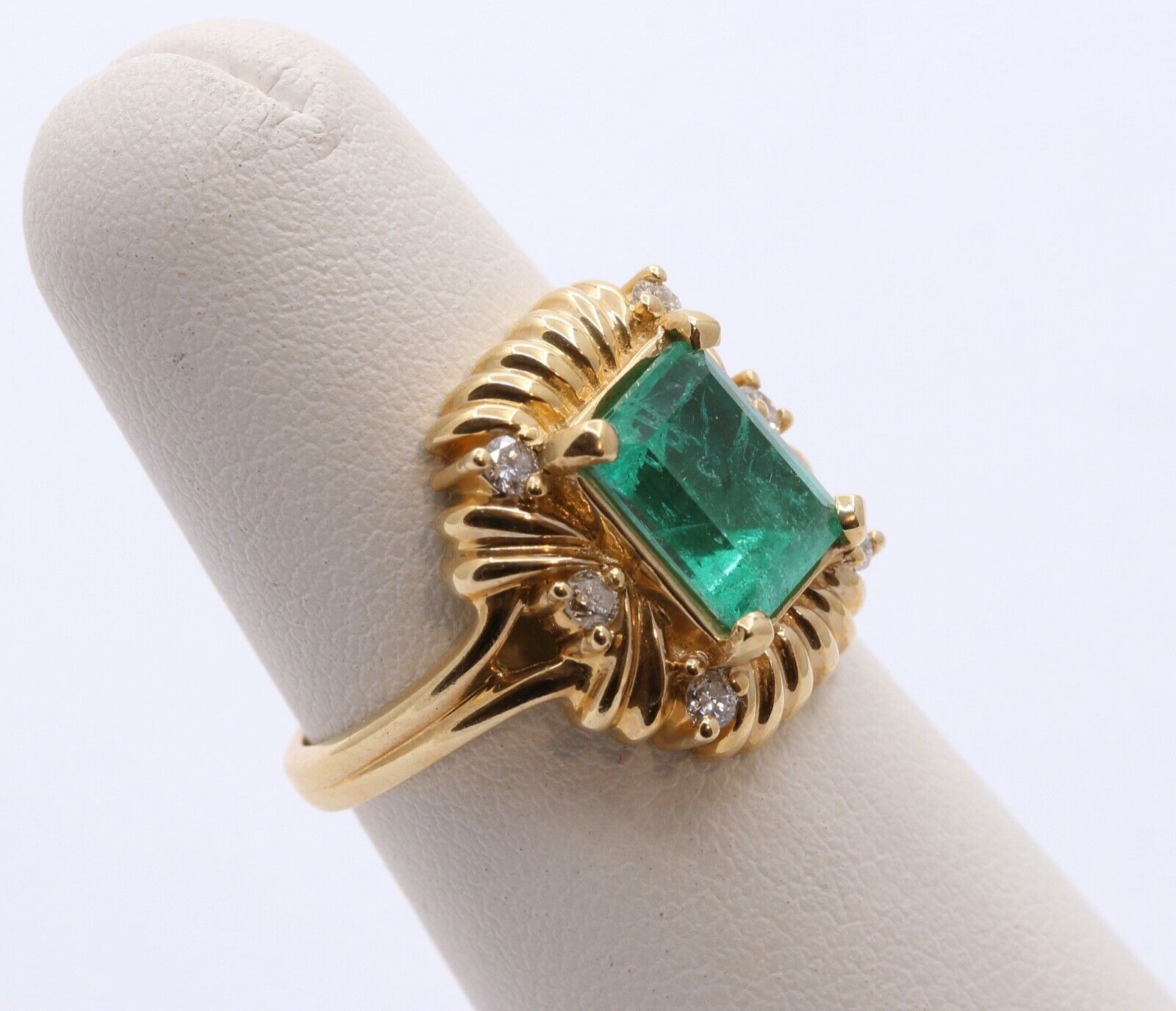 Beautiful Natural Emerald Diamonds 14K Yellow Gold Ring