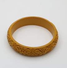 Load image into Gallery viewer, Vintage Yellow Carved Cinnabar Bangle, Bracelet.
