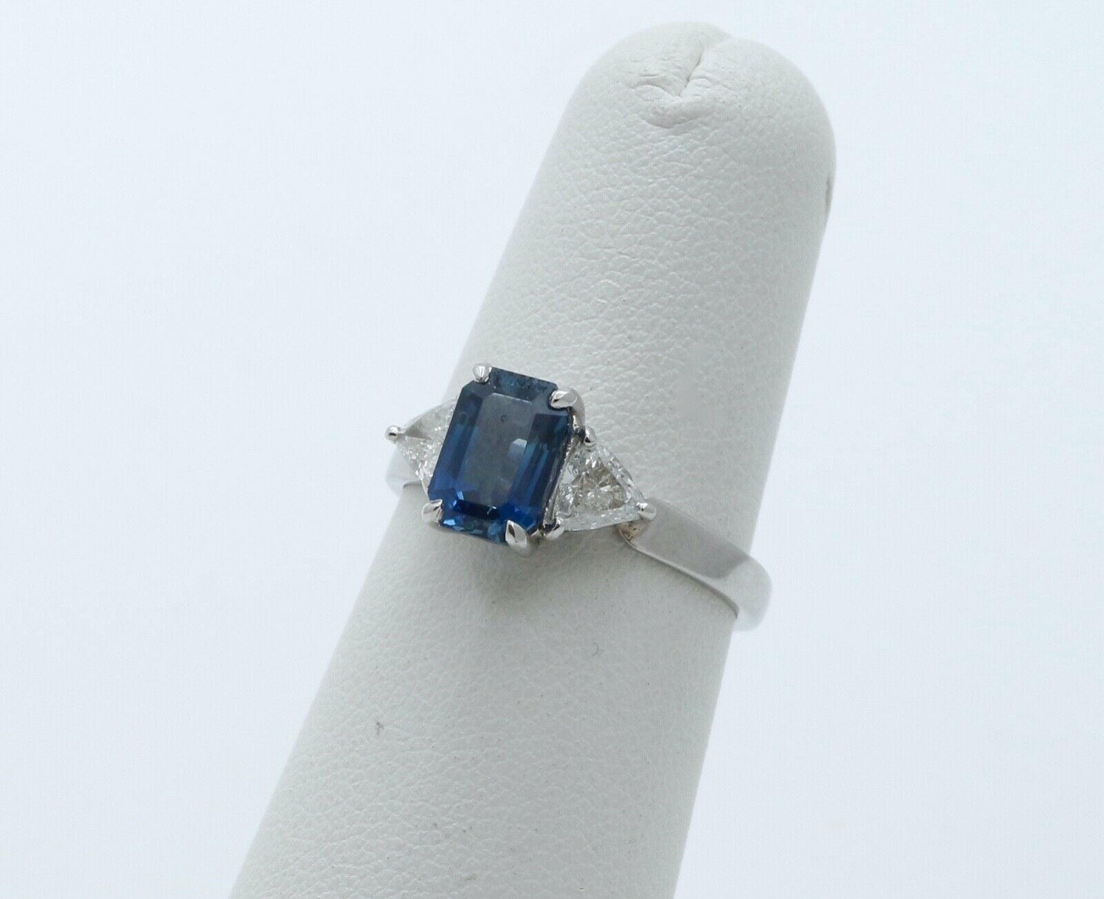 Vintage Ladies Blue Sapphire Diamonds Platinum Ring