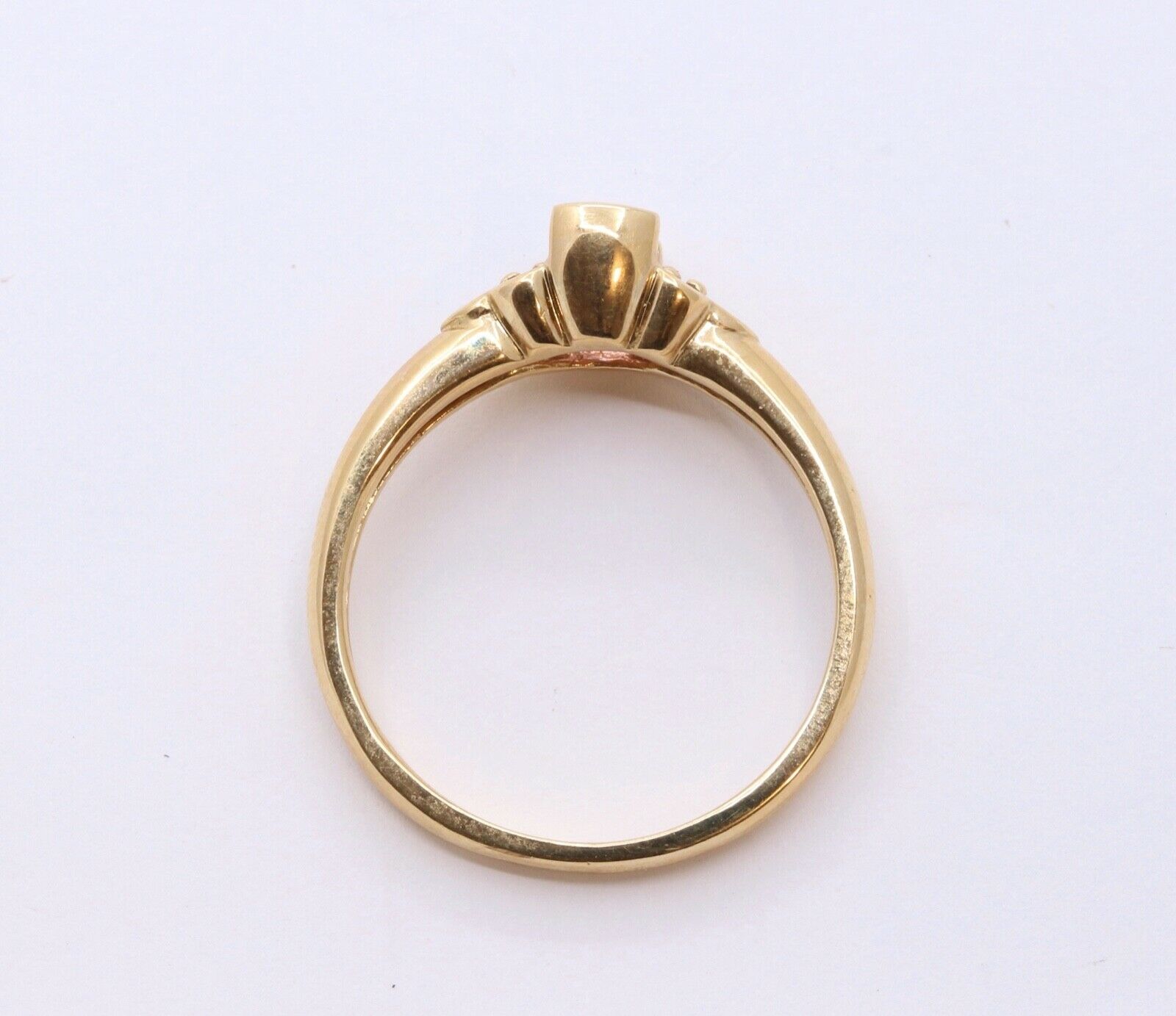 Beautiful Vintage Ladies Amethyst 14K Yellow Gold Ring