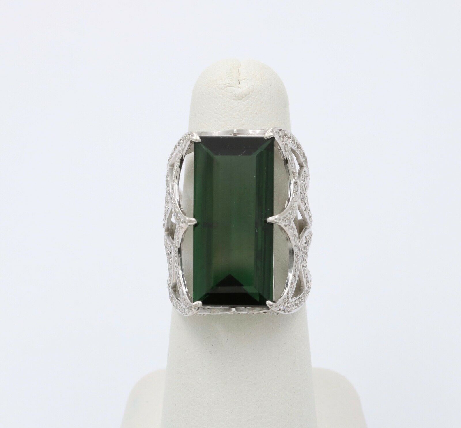 Vintage Elegant Green Tourmaline Diamonds 18K White Gold Ring