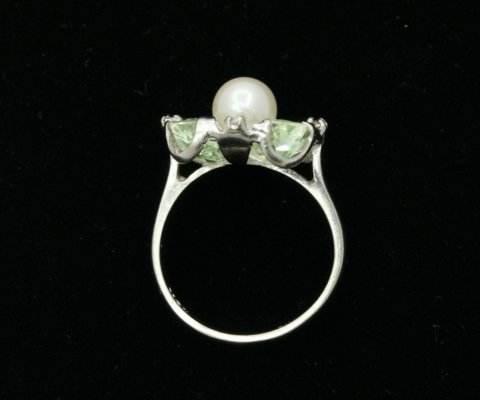 Vintage 10K White Gold Pearl Diamond Green Stone Ring