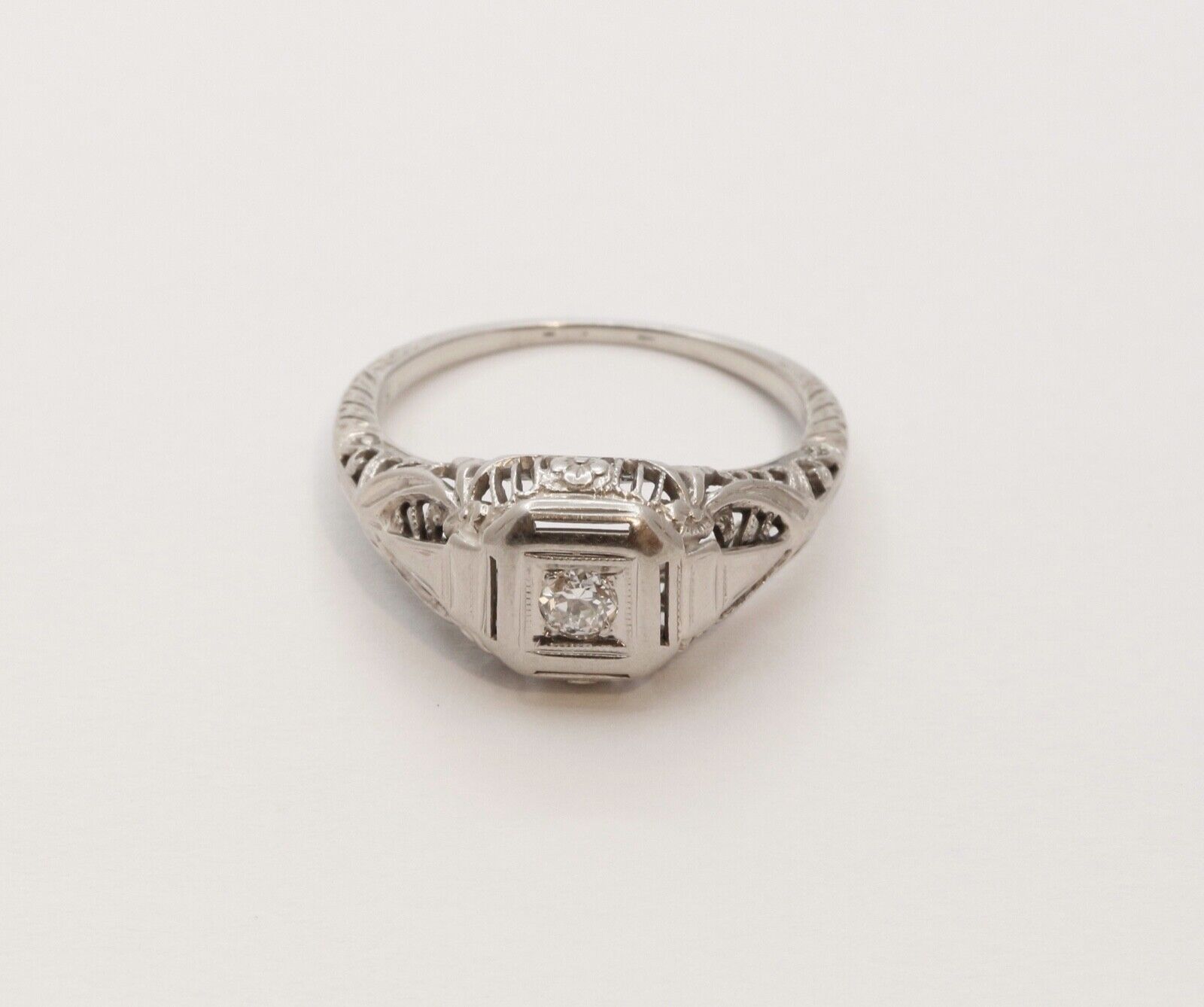 Art Deco Diamond 18K White Gold Ring