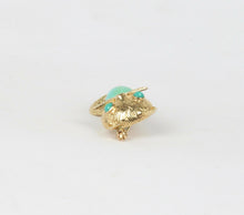 Load image into Gallery viewer, Vintage Turquoise Cat Brooch 14K Yellow Gold
