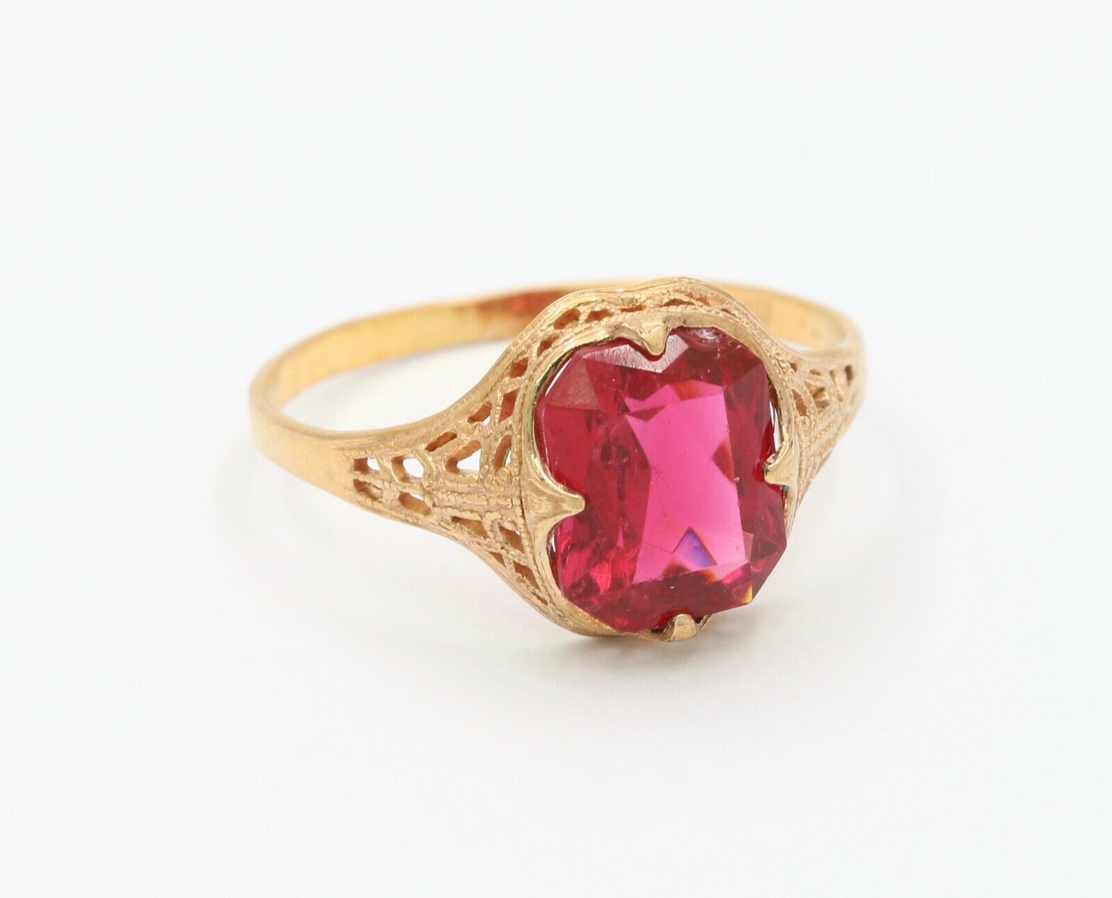 Edwardian Ladies 14K Yellow Gold Synthetic Ruby Ring