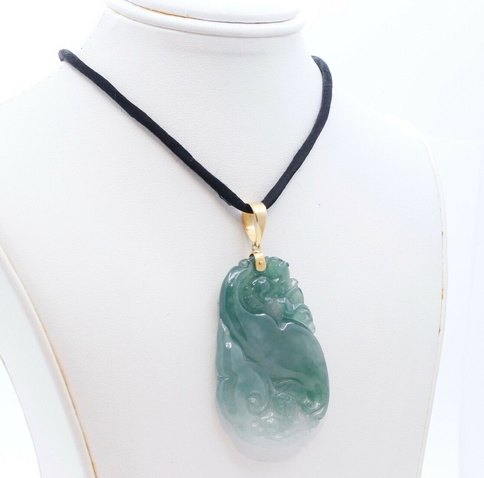 Vintage Jade 14K Yellow Gold Pendant