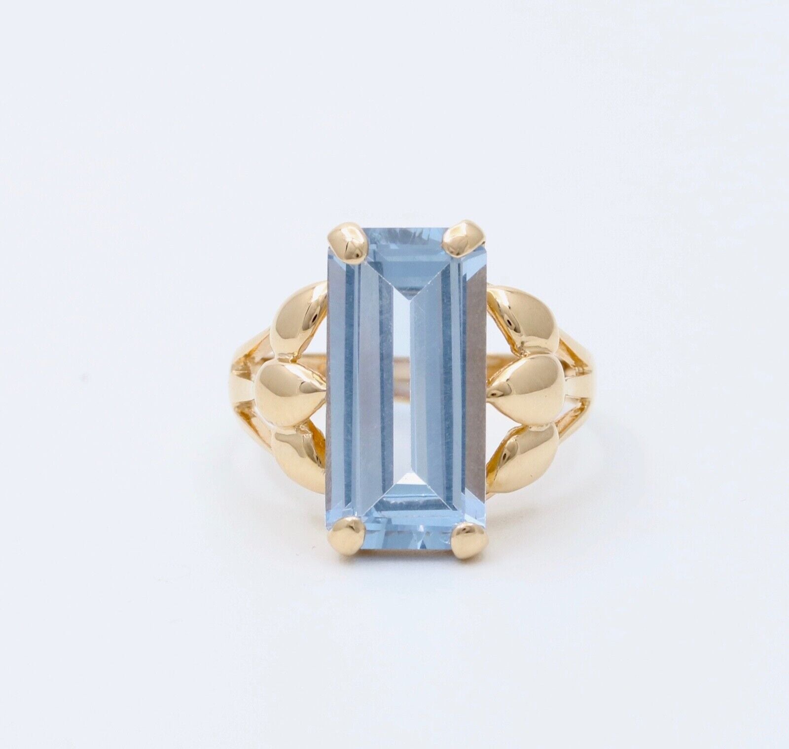 Vintage 14K Yellow Gold Solitaire Aquamarine Ring