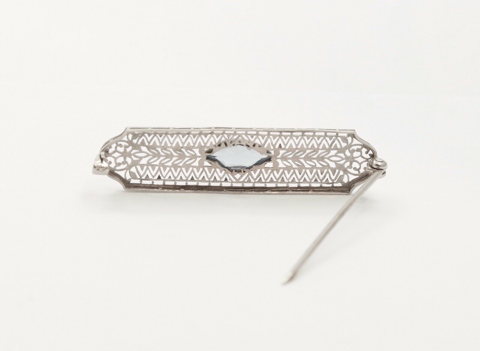 Art Deco Blue Sapphire 14K White Gold Filagree Bar Brooch Pin