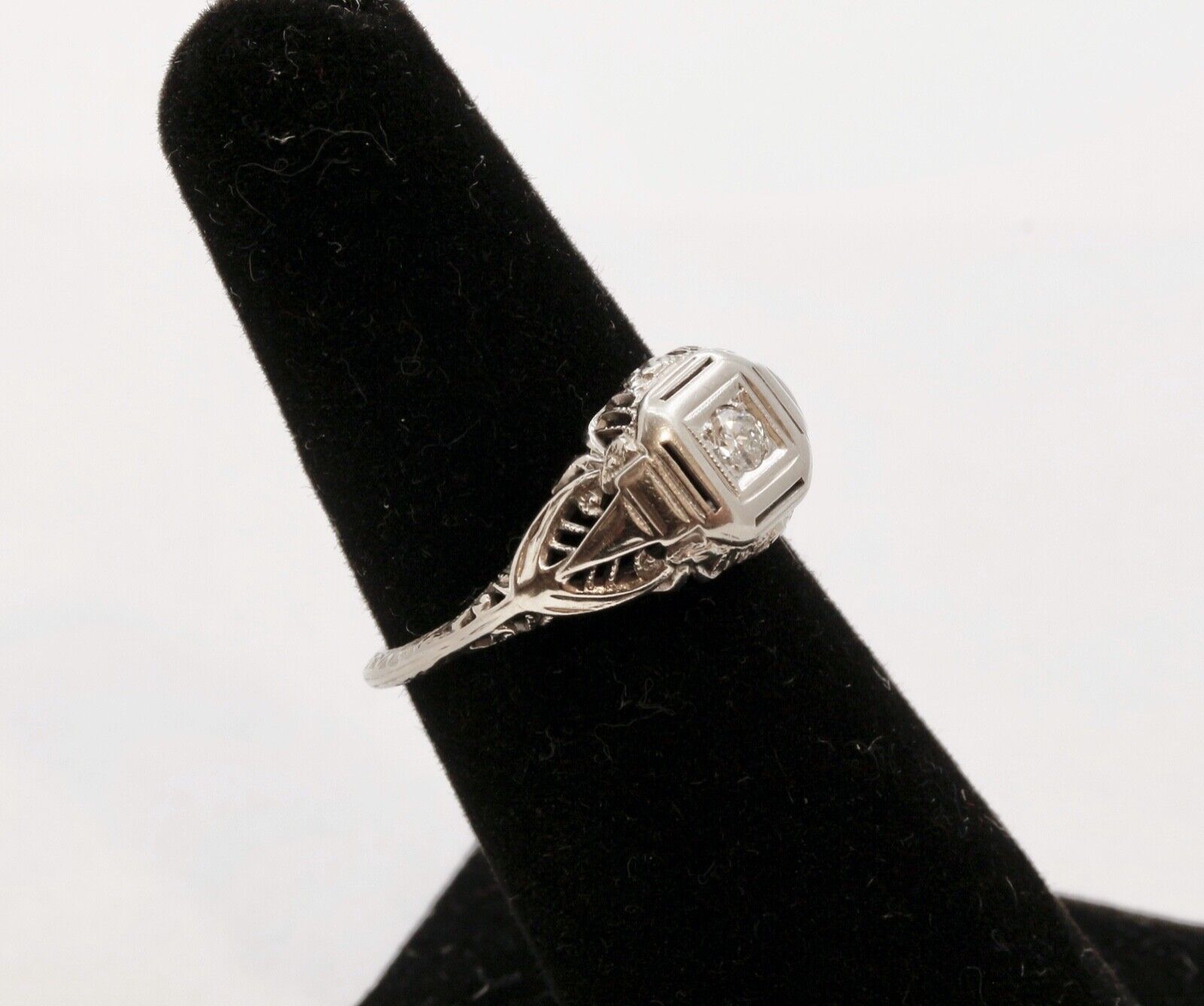 Art Deco Diamond 18K White Gold Ring