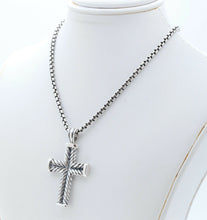 Load image into Gallery viewer, David Yurman 925 Chevron Cross Pendant and Chain
