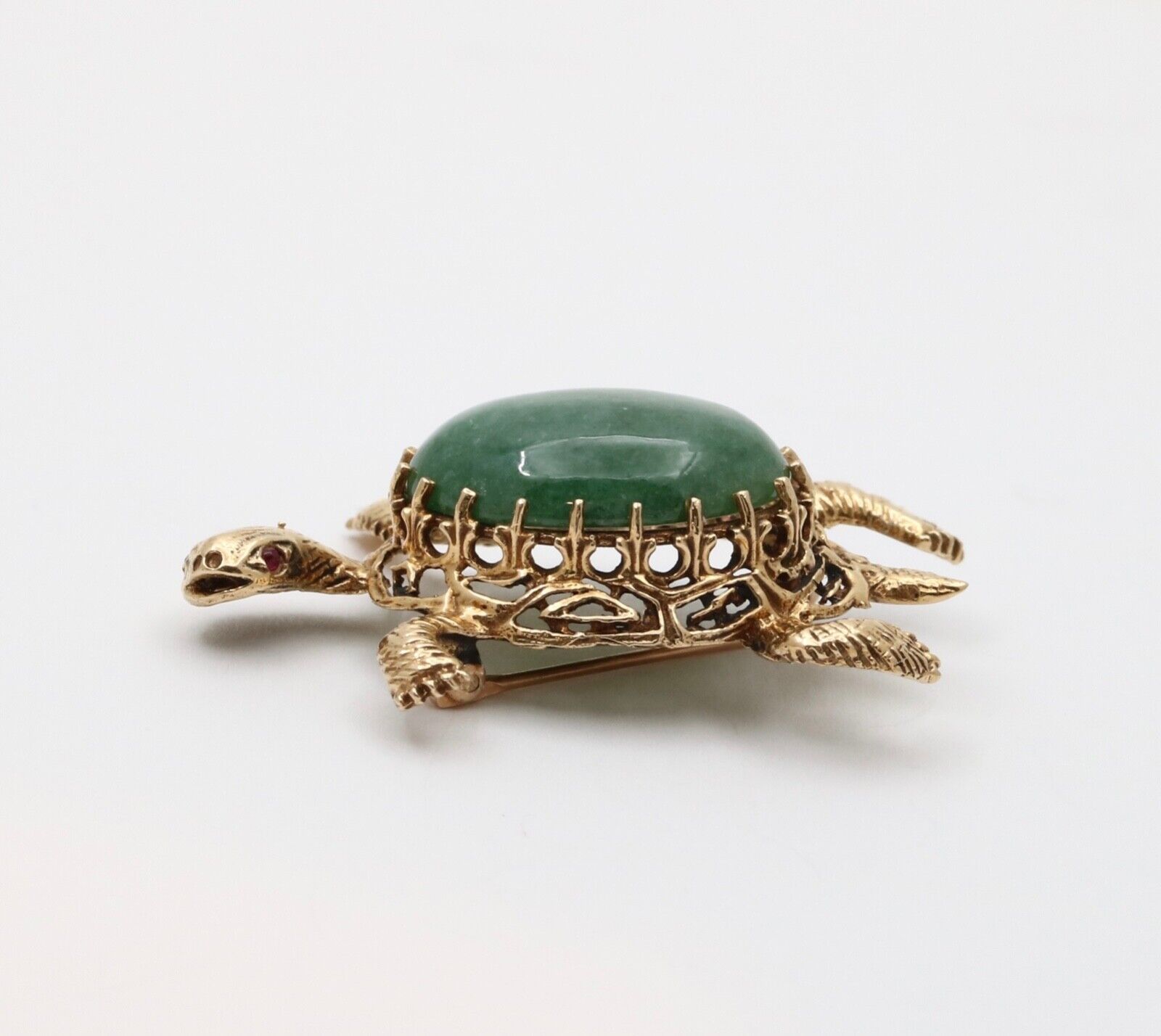 Vintage 14K Gold Turtle Jadi Jade Brooch Pin.