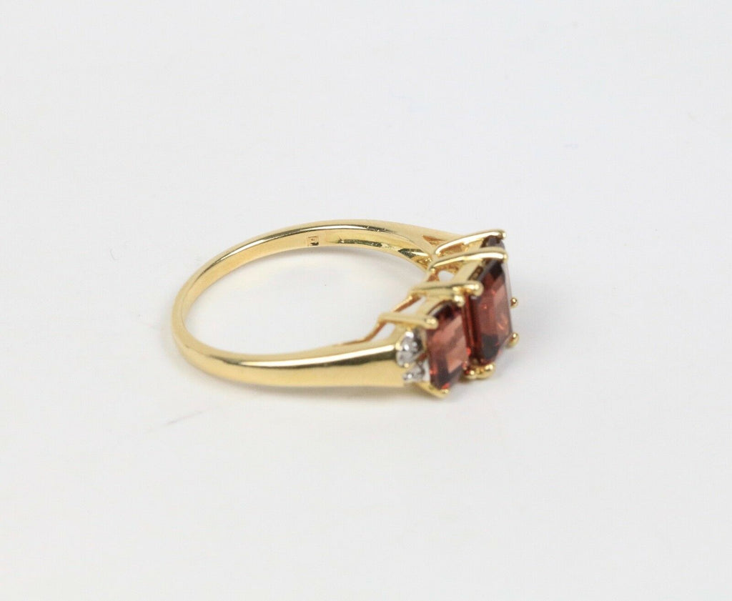 Vintage 10K Yellow Gold Garnet Diamond Ring