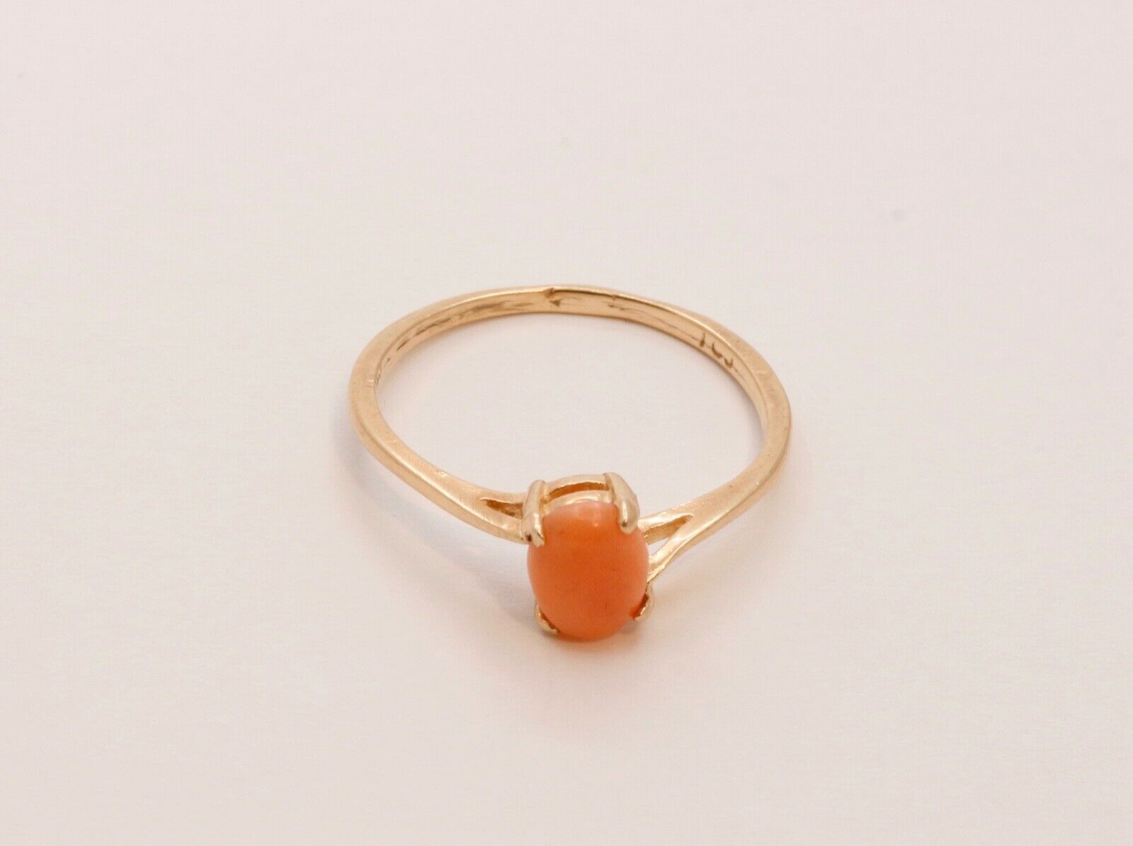 Ladies Vintage Petite Agate Bypass 10K Yellow Gold Ring
