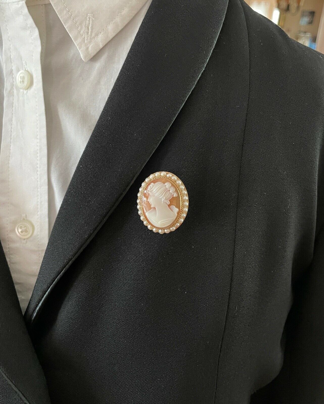 Vintage Carved Shell Cameo Pearls 14K Yellow Gold Brooch Pendant